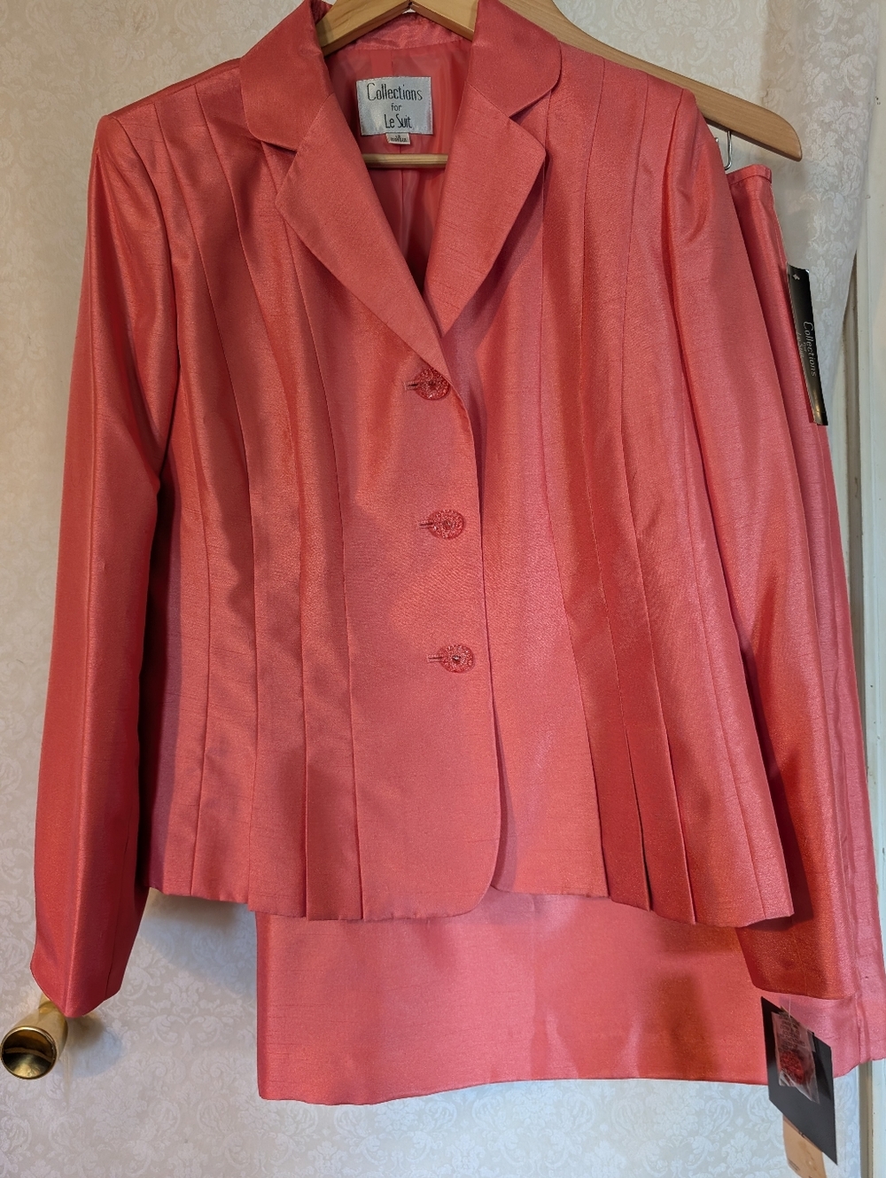 Le Suit New With Tags Sz.12 Peach Jacket & Skirt Set - Picture 14 of 15